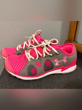 Under Armour Hot Pink and Gray woman’s Sneakers